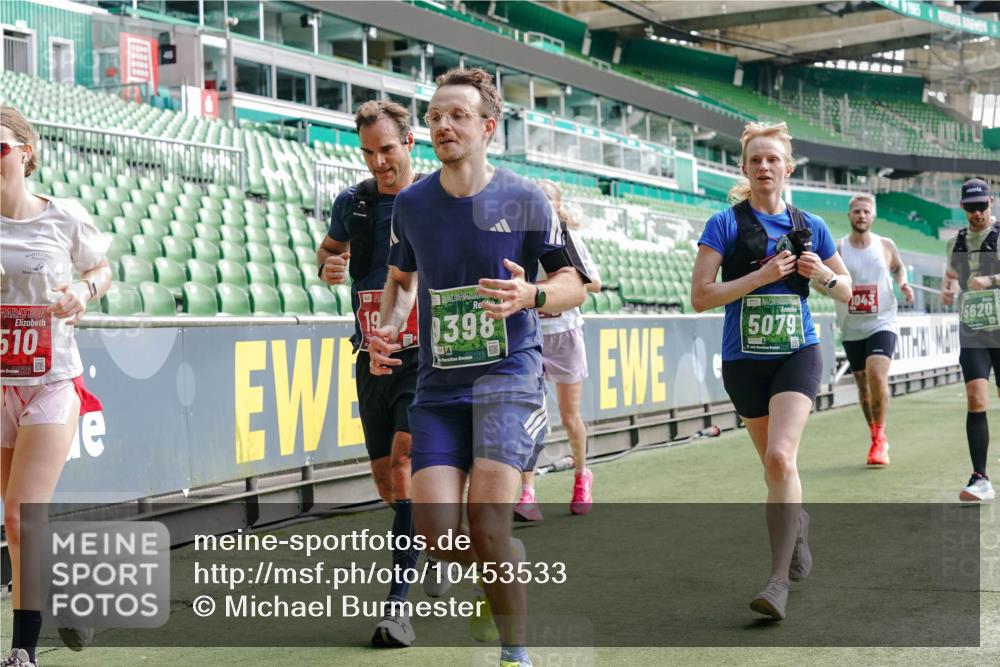 13.09.2026 - 21. swb-Marathon Bremen Michael Burmester http://msf.ph/oto/10453533 13.09.2026 12:51:33 Laufen im Stadion 235, 335, 734, 771, 863, 1043, 1125, 1146, 1162, 1232, 1455, 1492, 1510, 1513, 1613, 1955, 1970, 1998, 2008, 2130, 2291, 2295, 2360, 2442, 2444, 2447, 2498, 2759, 2847, 3085, 3440, 3484, 3566, 3647, 3703, 3808, 3830, 3899, 3959, 3988, 4023, 4165, 4283, 4368, 4429, 4473, 4475, 4559, 4571, 4573, 4582, 4727, 4781, 4782, 4888, 4895, 5066, 5079, 5152, 5155, 5168, 5314, 5379, 5521, 5532, 5620, 5627, 5636, 5696, 6267, 6274, 6471, 6668, 6901, 8033, 8798 meine-sportfotos.de