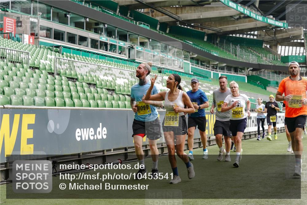 13.09.2026 - 21. swb-Marathon Bremen Michael Burmester http://msf.ph/oto/10453541 13.09.2026 10:32:04 Laufen im Stadion 10141, 10146, 10174, 10203, 10222, 10226, 10227, 10243, 10246, 10249, 10255, 10256, 10281, 10284, 10322, 10365, 10372, 10410, 10443, 10448, 10471, 10478, 10479, 10486, 10503, 10517, 10518, 10529, 10540, 10543, 10550, 10555, 10565, 10577, 10579, 10589, 10608, 10610, 10626, 10631, 10646, 10670, 10675, 10684, 10685, 10690, 10703, 10704, 10707, 10708, 10714, 10721, 10725, 10757, 10765, 10771, 10821, 10822, 10838, 10886, 11350, 11379 meine-sportfotos.de