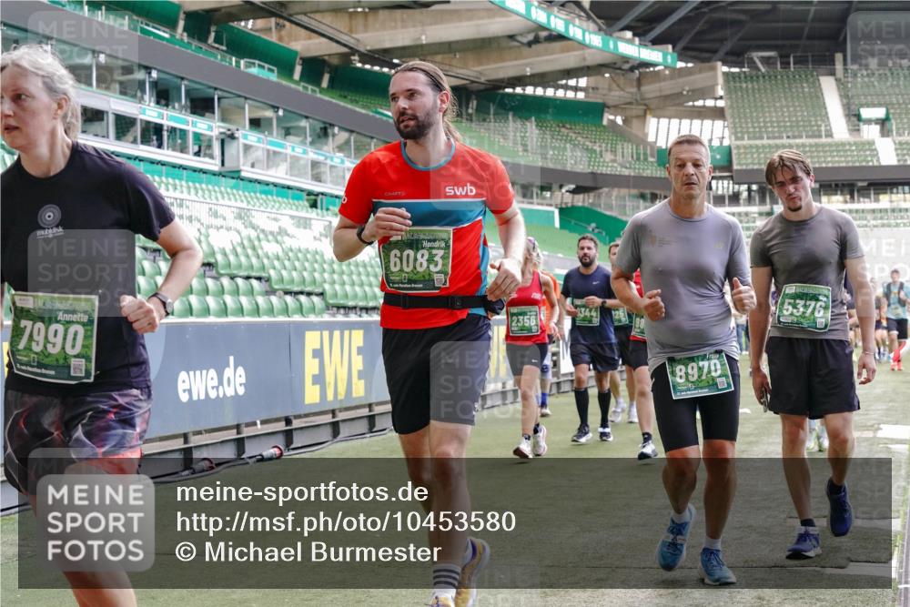 13.09.2026 - 21. swb-Marathon Bremen Michael Burmester http://msf.ph/oto/10453580 13.09.2026 13:10:24 Laufen im Stadion 164, 373, 383, 391, 448, 532, 549, 563, 581, 625, 813, 869, 898, 984, 1072, 1150, 1180, 1738, 1855, 1867, 1880, 1894, 1967, 2202, 2208, 2232, 2243, 2268, 2284, 2330, 2333, 2339, 2342, 2429, 2432, 2441, 2443, 2471, 2525, 2530, 2531, 2553, 2573, 2589, 2594, 2654, 2682, 2714, 2717, 2784, 2785, 2819, 2836, 2920, 2931, 2932, 2941, 3026, 3032, 3063, 3086, 3089, 3122, 3174, 3207, 3208, 3291, 3316, 3327, 3333, 3370, 3398, 3409, 3410, 3437, 3470, 3549, 3707, 3769, 109 meine-sportfotos.de