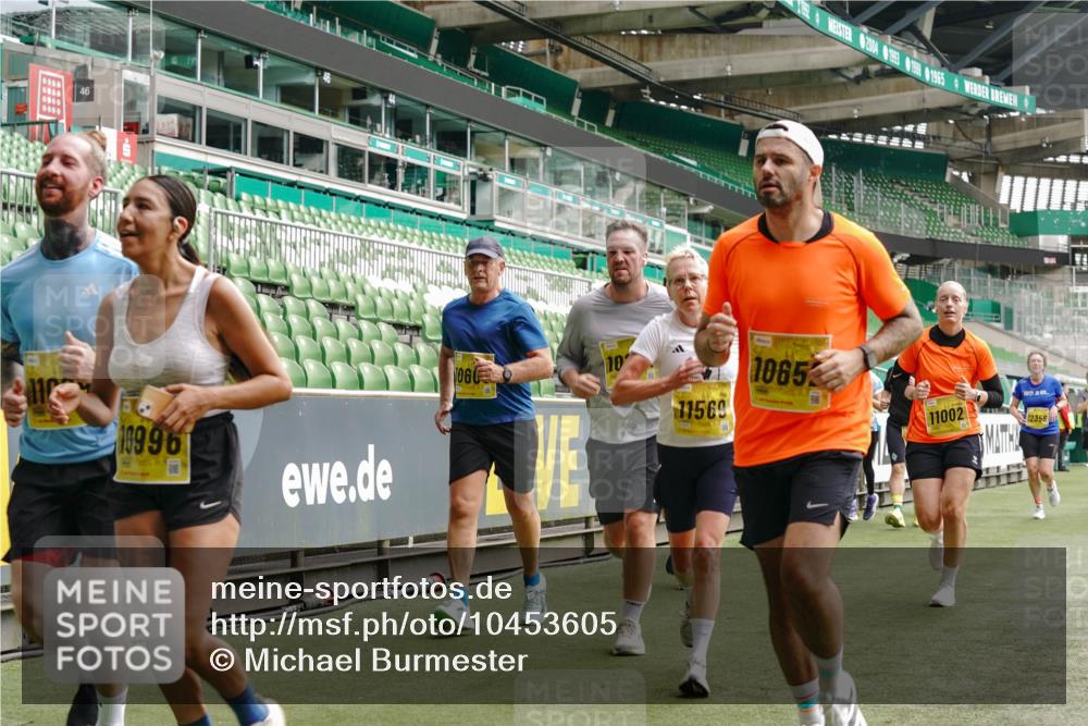 13.09.2026 - 21. swb-Marathon Bremen Michael Burmester http://msf.ph/oto/10453605 13.09.2026 10:32:06 Laufen im Stadion 10141, 10146, 10174, 10203, 10222, 10226, 10227, 10243, 10246, 10249, 10255, 10256, 10281, 10284, 10322, 10365, 10372, 10410, 10443, 10448, 10471, 10478, 10479, 10486, 10503, 10517, 10518, 10529, 10540, 10543, 10550, 10555, 10565, 10577, 10579, 10589, 10608, 10610, 10626, 10631, 10646, 10670, 10675, 10684, 10685, 10690, 10703, 10704, 10707, 10708, 10721, 10725, 10757, 10771, 10821, 10822, 10838, 10886, 11350, 11379 meine-sportfotos.de