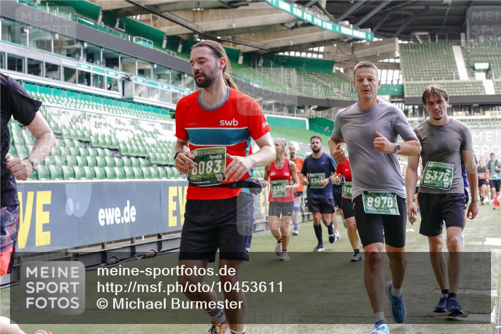 13.09.2026 - 21. swb-Marathon Bremen Michael Burmester http://msf.ph/oto/10453611 13.09.2026 13:10:25 Laufen im Stadion 164, 373, 383, 391, 448, 532, 549, 563, 581, 625, 813, 869, 898, 984, 1072, 1150, 1180, 1738, 1855, 1867, 1880, 1894, 1967, 2202, 2208, 2232, 2243, 2268, 2284, 2330, 2333, 2339, 2342, 2429, 2432, 2441, 2443, 2471, 2525, 2530, 2531, 2553, 2573, 2589, 2594, 2654, 2682, 2714, 2717, 2784, 2785, 2819, 2836, 2920, 2931, 2932, 2941, 3026, 3032, 3063, 3086, 3089, 3122, 3174, 3207, 3208, 3291, 3316, 3327, 3333, 3370, 3398, 3409, 3410, 3437, 3470, 3549, 3707, 3769, 109 meine-sportfotos.de