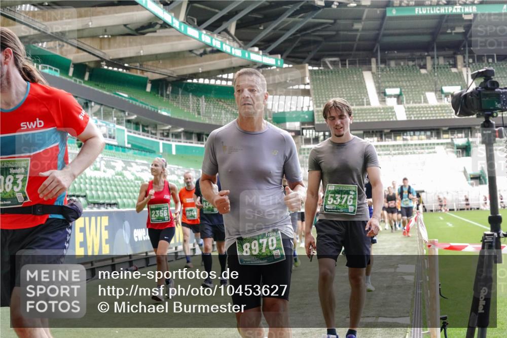 13.09.2026 - 21. swb-Marathon Bremen Michael Burmester http://msf.ph/oto/10453627 13.09.2026 13:10:25 Laufen im Stadion 164, 373, 383, 391, 448, 532, 549, 563, 581, 625, 813, 869, 898, 984, 1072, 1150, 1180, 1738, 1855, 1867, 1880, 1894, 1967, 2202, 2208, 2232, 2243, 2268, 2284, 2330, 2333, 2339, 2342, 2429, 2432, 2441, 2443, 2471, 2525, 2530, 2531, 2553, 2573, 2589, 2594, 2654, 2682, 2714, 2717, 2784, 2785, 2819, 2836, 2920, 2931, 2932, 2941, 3026, 3032, 3063, 3086, 3089, 3122, 3174, 3207, 3208, 3291, 3316, 3327, 3333, 3370, 3398, 3409, 3410, 3437, 3470, 3549, 3707, 3769, 109 meine-sportfotos.de