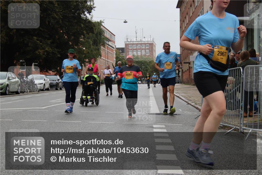13.09.2026 - Kiel Lauf Markus Tischler http://msf.ph/oto/10453630 13.09.2026 09:57:56 Fleethörn 11456, 10357, 9332, 39, 2967 meine-sportfotos.de