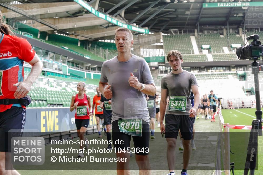 13.09.2026 - 21. swb-Marathon Bremen Michael Burmester http://msf.ph/oto/10453643 13.09.2026 13:10:25 Laufen im Stadion 164, 373, 383, 391, 448, 532, 549, 563, 581, 625, 813, 869, 898, 984, 1072, 1150, 1180, 1738, 1855, 1867, 1880, 1894, 1967, 2202, 2208, 2232, 2243, 2268, 2284, 2330, 2333, 2339, 2342, 2429, 2432, 2441, 2443, 2471, 2525, 2530, 2531, 2553, 2573, 2589, 2594, 2654, 2682, 2714, 2717, 2784, 2785, 2819, 2836, 2920, 2931, 2932, 2941, 3026, 3032, 3063, 3086, 3089, 3122, 3174, 3207, 3208, 3291, 3316, 3327, 3333, 3370, 3398, 3409, 3410, 3437, 3470, 3549, 3707, 3769, 109 meine-sportfotos.de