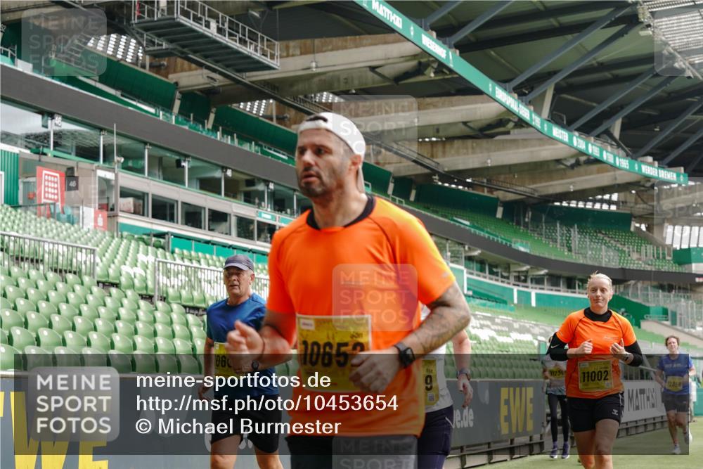 13.09.2026 - 21. swb-Marathon Bremen Michael Burmester http://msf.ph/oto/10453654 13.09.2026 10:32:06 Laufen im Stadion 10141, 10146, 10174, 10203, 10222, 10226, 10227, 10243, 10246, 10249, 10255, 10256, 10281, 10284, 10322, 10365, 10372, 10410, 10443, 10448, 10471, 10478, 10479, 10486, 10503, 10517, 10518, 10529, 10540, 10543, 10550, 10555, 10565, 10577, 10579, 10589, 10608, 10610, 10626, 10631, 10646, 10670, 10675, 10684, 10685, 10690, 10703, 10704, 10707, 10708, 10721, 10725, 10757, 10771, 10821, 10822, 10838, 10886, 11350, 11379 meine-sportfotos.de