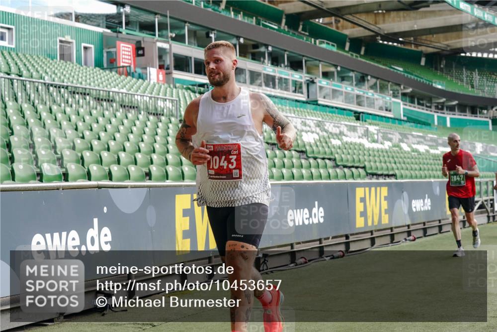13.09.2026 - 21. swb-Marathon Bremen Michael Burmester http://msf.ph/oto/10453657 13.09.2026 12:51:36 Laufen im Stadion 235, 335, 734, 771, 863, 1043, 1125, 1146, 1162, 1232, 1455, 1492, 1510, 1513, 1613, 1955, 1970, 1998, 2008, 2130, 2291, 2295, 2360, 2442, 2444, 2447, 2498, 2759, 2847, 3085, 3440, 3484, 3566, 3647, 3703, 3808, 3830, 3899, 3959, 3988, 4023, 4165, 4283, 4368, 4429, 4473, 4475, 4559, 4571, 4573, 4582, 4727, 4781, 4782, 4888, 4895, 5066, 5079, 5152, 5155, 5168, 5314, 5379, 5521, 5532, 5620, 5627, 5636, 5696, 6267, 6274, 6471, 6668, 6901, 8033, 8798 meine-sportfotos.de