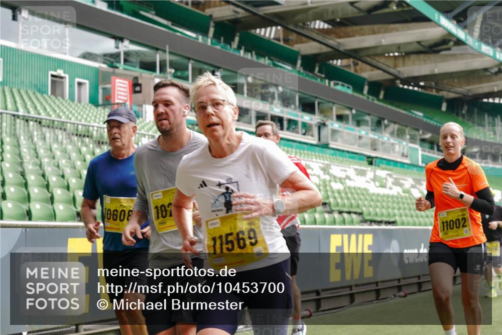 13.09.2026 - 21. swb-Marathon Bremen Michael Burmester http://msf.ph/oto/10453700 13.09.2026 10:32:07 Laufen im Stadion 10141, 10146, 10203, 10222, 10226, 10227, 10243, 10246, 10249, 10255, 10256, 10281, 10284, 10322, 10365, 10372, 10379, 10410, 10443, 10448, 10471, 10478, 10479, 10486, 10503, 10517, 10518, 10529, 10540, 10543, 10550, 10555, 10565, 10577, 10579, 10589, 10608, 10610, 10626, 10631, 10646, 10670, 10675, 10684, 10685, 10690, 10703, 10704, 10707, 10708, 10721, 10725, 10757, 10771, 10821, 10822, 10838, 11350, 11379 meine-sportfotos.de