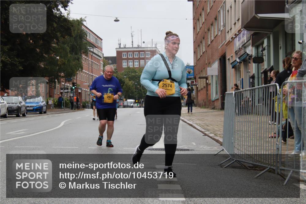 13.09.2026 - Kiel Lauf Markus Tischler http://msf.ph/oto/10453719 13.09.2026 09:59:40 Fleethörn 611, 293, 1, 394, 2574 meine-sportfotos.de