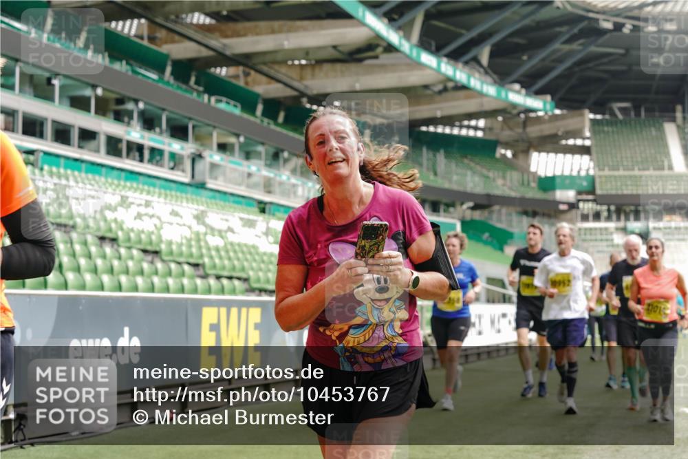 13.09.2026 - 21. swb-Marathon Bremen Michael Burmester http://msf.ph/oto/10453767 13.09.2026 10:32:09 Laufen im Stadion 10067, 10141, 10146, 10203, 10222, 10226, 10227, 10243, 10246, 10249, 10255, 10256, 10284, 10322, 10365, 10372, 10379, 10410, 10443, 10448, 10471, 10478, 10479, 10486, 10503, 10517, 10518, 10529, 10540, 10543, 10550, 10555, 10565, 10577, 10579, 10589, 10608, 10610, 10626, 10631, 10646, 10670, 10675, 10684, 10685, 10690, 10703, 10704, 10707, 10708, 10721, 10725, 10757, 10771, 10821, 10822, 10838, 11350, 11379 meine-sportfotos.de