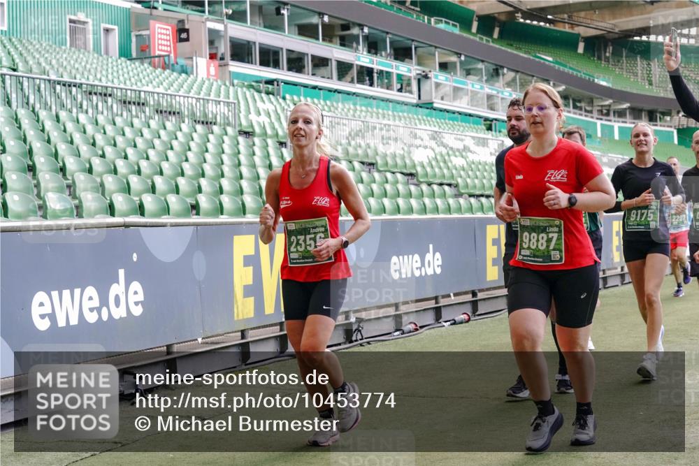 13.09.2026 - 21. swb-Marathon Bremen Michael Burmester http://msf.ph/oto/10453774 13.09.2026 13:10:27 Laufen im Stadion 164, 373, 383, 391, 448, 532, 549, 563, 581, 625, 813, 869, 898, 984, 1072, 1180, 1738, 1855, 1867, 1894, 1967, 2202, 2208, 2232, 2243, 2268, 2284, 2330, 2333, 2339, 2342, 2429, 2432, 2441, 2443, 2471, 2525, 2530, 2531, 2553, 2573, 2589, 2594, 2654, 2669, 2682, 2714, 2717, 2784, 2785, 2819, 2836, 2920, 2931, 2932, 2941, 3026, 3032, 3063, 3086, 3089, 3122, 3174, 3207, 3208, 3291, 3316, 3327, 3333, 3352, 3370, 3398, 3409, 3410, 3437, 3470, 3549, 3707, 3769, 109 meine-sportfotos.de