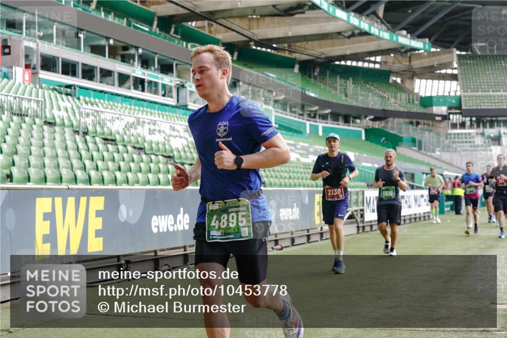 13.09.2026 - 21. swb-Marathon Bremen Michael Burmester http://msf.ph/oto/10453778 13.09.2026 12:51:42 Laufen im Stadion 107, 235, 335, 683, 734, 771, 792, 863, 1033, 1043, 1125, 1146, 1162, 1232, 1455, 1492, 1510, 1513, 1613, 1955, 1970, 1998, 2008, 2130, 2295, 2442, 2444, 2447, 2480, 2498, 2759, 2767, 2847, 3085, 3336, 3440, 3448, 3484, 3566, 3703, 3808, 3830, 3899, 3959, 3988, 4023, 4165, 4283, 4368, 4429, 4473, 4475, 4559, 4571, 4573, 4582, 4727, 4781, 4782, 4888, 4895, 5066, 5079, 5152, 5155, 5168, 5314, 5379, 5521, 5532, 5620, 5627, 5696, 6274, 6471, 6668, 6901, 8033, 8798 meine-sportfotos.de