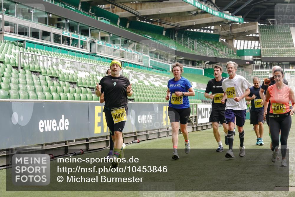 13.09.2026 - 21. swb-Marathon Bremen Michael Burmester http://msf.ph/oto/10453846 13.09.2026 10:32:10 Laufen im Stadion 10067, 10141, 10146, 10203, 10222, 10226, 10227, 10243, 10246, 10249, 10255, 10256, 10284, 10322, 10365, 10372, 10379, 10410, 10443, 10448, 10471, 10478, 10479, 10486, 10503, 10517, 10518, 10529, 10540, 10543, 10550, 10555, 10565, 10577, 10579, 10589, 10608, 10610, 10626, 10631, 10646, 10670, 10675, 10684, 10685, 10690, 10703, 10704, 10707, 10708, 10721, 10725, 10757, 10771, 10821, 10822, 10838, 11350, 11379 meine-sportfotos.de