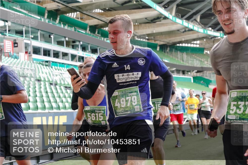 13.09.2026 - 21. swb-Marathon Bremen Michael Burmester http://msf.ph/oto/10453851 13.09.2026 13:10:28 Laufen im Stadion 164, 373, 383, 391, 448, 532, 549, 563, 581, 625, 813, 869, 898, 984, 1072, 1180, 1738, 1855, 1867, 1894, 1967, 2202, 2208, 2232, 2243, 2268, 2284, 2330, 2333, 2339, 2342, 2429, 2432, 2441, 2443, 2471, 2525, 2530, 2531, 2553, 2573, 2589, 2594, 2654, 2669, 2682, 2714, 2717, 2784, 2785, 2819, 2836, 2920, 2931, 2932, 2941, 3026, 3032, 3063, 3086, 3089, 3122, 3174, 3207, 3208, 3291, 3316, 3327, 3333, 3352, 3370, 3398, 3409, 3410, 3437, 3470, 3549, 3707, 3769, 109 meine-sportfotos.de