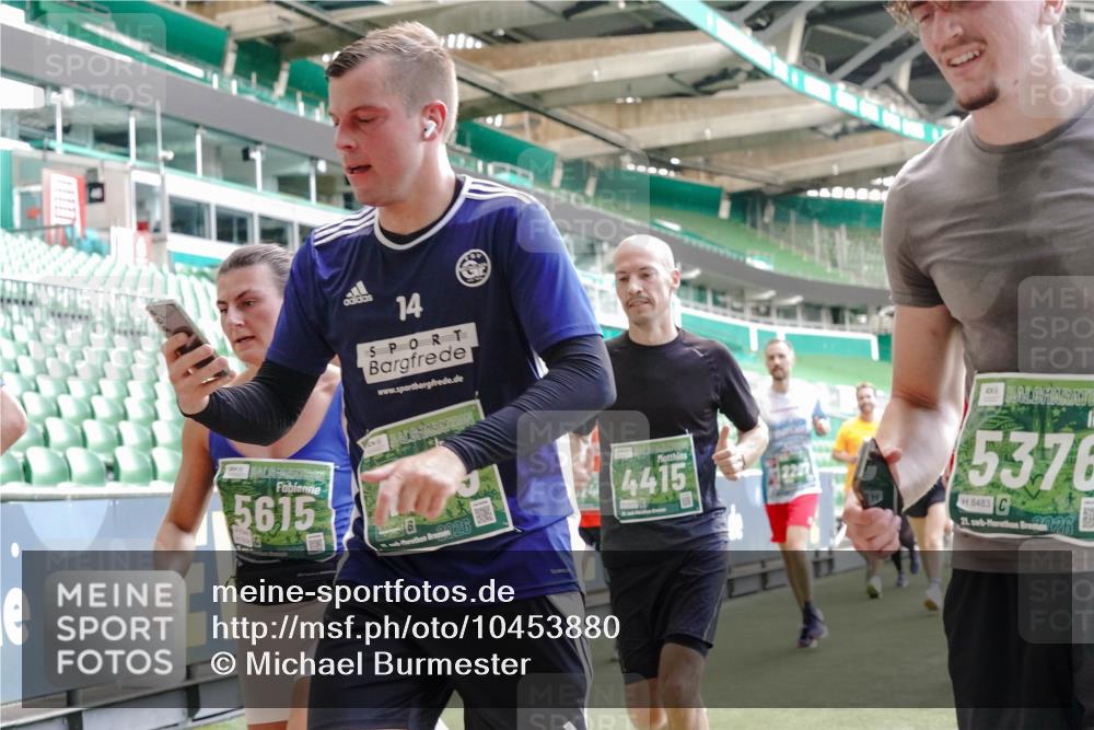 13.09.2026 - 21. swb-Marathon Bremen Michael Burmester http://msf.ph/oto/10453880 13.09.2026 13:10:29 Laufen im Stadion 164, 373, 383, 391, 448, 532, 549, 563, 581, 625, 813, 869, 898, 984, 1072, 1180, 1738, 1855, 1867, 1894, 1967, 2202, 2208, 2232, 2243, 2268, 2284, 2330, 2333, 2339, 2342, 2429, 2432, 2441, 2443, 2471, 2525, 2530, 2531, 2553, 2573, 2589, 2594, 2654, 2669, 2682, 2714, 2717, 2784, 2785, 2819, 2836, 2920, 2931, 2932, 2941, 3026, 3032, 3063, 3086, 3089, 3122, 3174, 3207, 3208, 3291, 3316, 3327, 3333, 3352, 3370, 3398, 3409, 3410, 3437, 3470, 3549, 3707, 3769, 109 meine-sportfotos.de