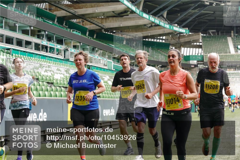 13.09.2026 - 21. swb-Marathon Bremen Michael Burmester http://msf.ph/oto/10453926 13.09.2026 10:32:11 Laufen im Stadion 10067, 10141, 10146, 10203, 10222, 10226, 10227, 10243, 10246, 10249, 10255, 10256, 10284, 10300, 10322, 10365, 10372, 10379, 10410, 10443, 10448, 10471, 10478, 10479, 10486, 10503, 10517, 10518, 10529, 10540, 10543, 10550, 10555, 10565, 10577, 10579, 10589, 10608, 10610, 10626, 10631, 10646, 10670, 10675, 10684, 10685, 10690, 10703, 10704, 10707, 10708, 10721, 10725, 10757, 10771, 10821, 10822, 10838, 11350, 11379 meine-sportfotos.de