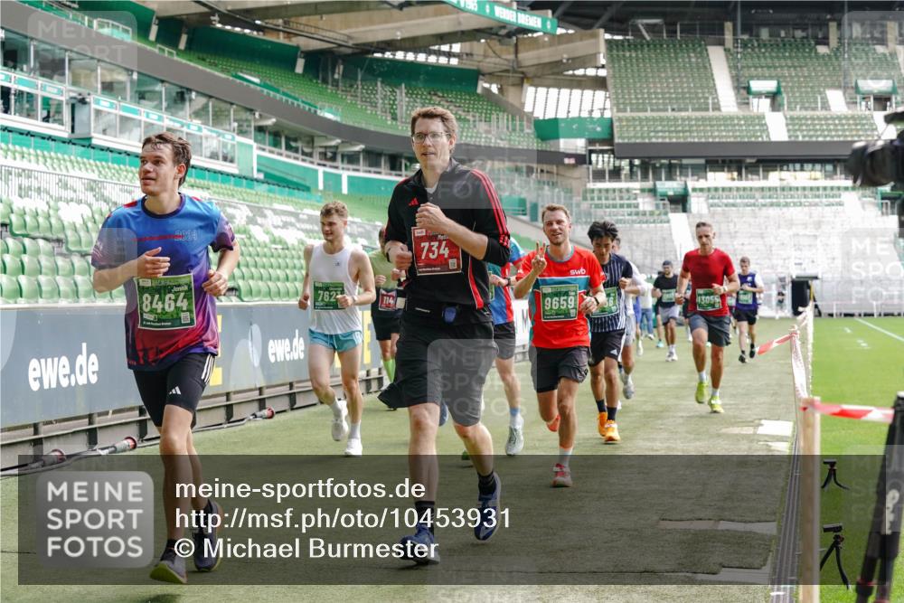 13.09.2026 - 21. swb-Marathon Bremen Michael Burmester http://msf.ph/oto/10453931 13.09.2026 12:51:48 Laufen im Stadion 107, 235, 335, 683, 734, 771, 792, 863, 1033, 1043, 1125, 1146, 1162, 1232, 1455, 1492, 1510, 1613, 1646, 1955, 1970, 1998, 2008, 2130, 2295, 2442, 2444, 2447, 2480, 2498, 2759, 2767, 2847, 3085, 3149, 3336, 3440, 3448, 3484, 3566, 3703, 3808, 3830, 3899, 3959, 3988, 4023, 4165, 4283, 4368, 4429, 4473, 4475, 4559, 4571, 4573, 4582, 4727, 4781, 4782, 4888, 4895, 5066, 5079, 5152, 5155, 5168, 5314, 5379, 5521, 5532, 5620, 5627, 5696, 6274, 6471, 6668, 6901, 8033, 8798 meine-sportfotos.de