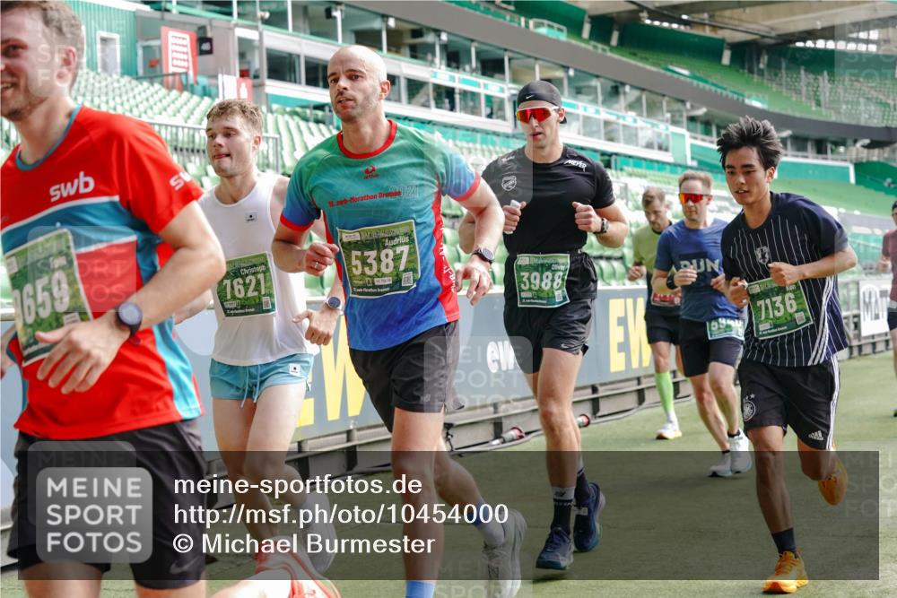 13.09.2026 - 21. swb-Marathon Bremen Michael Burmester http://msf.ph/oto/10454000 13.09.2026 12:51:50 Laufen im Stadion 107, 235, 335, 683, 734, 771, 792, 863, 1033, 1043, 1125, 1146, 1162, 1232, 1455, 1492, 1510, 1613, 1646, 1955, 1970, 1998, 2007, 2008, 2203, 2295, 2442, 2444, 2447, 2480, 2498, 2759, 2767, 2847, 3085, 3149, 3336, 3440, 3448, 3484, 3566, 3703, 3808, 3830, 3899, 3959, 3988, 4023, 4165, 4283, 4368, 4429, 4473, 4475, 4559, 4571, 4573, 4582, 4727, 4781, 4782, 4888, 4895, 5066, 5079, 5152, 5155, 5168, 5379, 5521, 5532, 5620, 5627, 5696, 6274, 6471, 6668, 6901, 8033, 8798 meine-sportfotos.de