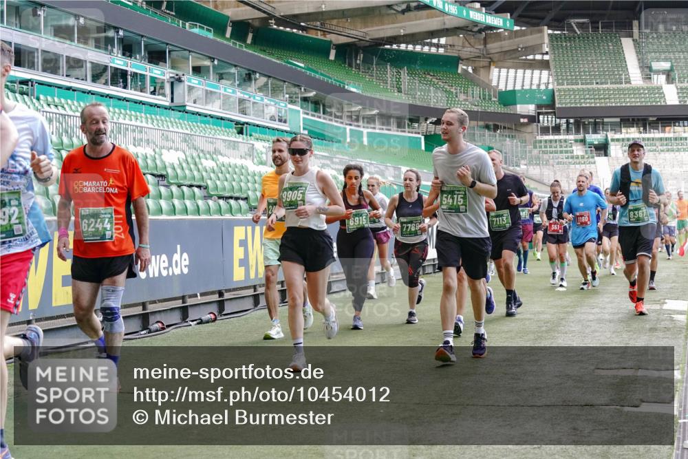 13.09.2026 - 21. swb-Marathon Bremen Michael Burmester http://msf.ph/oto/10454012 13.09.2026 13:10:31 Laufen im Stadion 164, 265, 373, 383, 391, 448, 532, 549, 563, 581, 813, 869, 898, 984, 1072, 1180, 1738, 1855, 1867, 1894, 1967, 2202, 2208, 2232, 2243, 2268, 2284, 2299, 2330, 2333, 2339, 2342, 2432, 2441, 2443, 2471, 2525, 2530, 2531, 2553, 2573, 2589, 2594, 2654, 2669, 2682, 2714, 2717, 2784, 2785, 2819, 2836, 2920, 2931, 2932, 3026, 3032, 3063, 3086, 3089, 3122, 3159, 3174, 3207, 3208, 3291, 3316, 3327, 3333, 3352, 3370, 3398, 3409, 3410, 3437, 3470, 3549, 3707, 3769, 109 meine-sportfotos.de