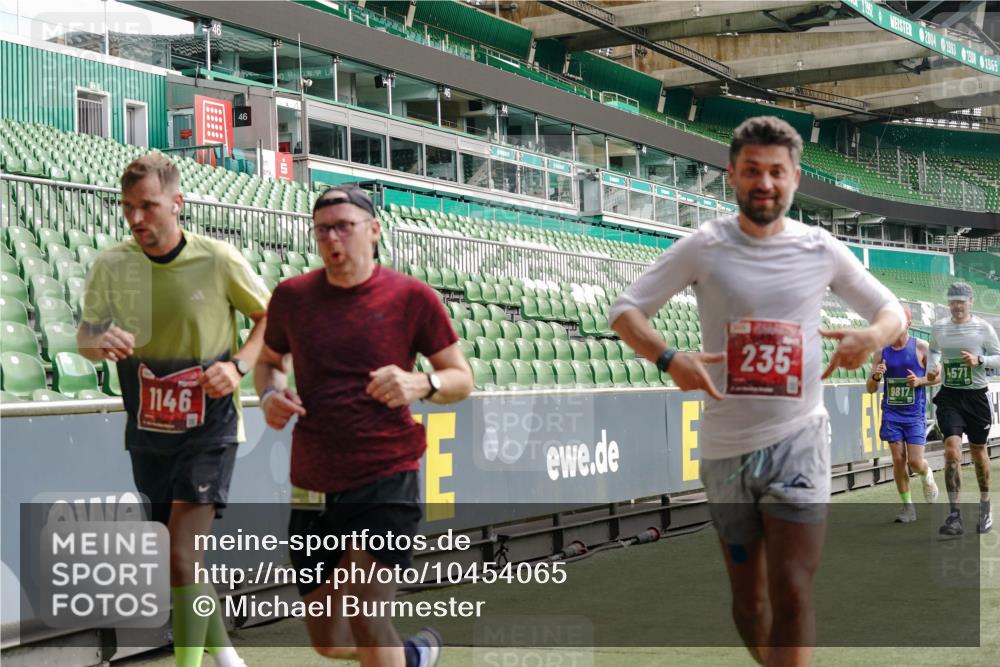 13.09.2026 - 21. swb-Marathon Bremen Michael Burmester http://msf.ph/oto/10454065 13.09.2026 12:51:54 Laufen im Stadion 107, 235, 335, 683, 734, 771, 792, 863, 1033, 1043, 1125, 1146, 1162, 1232, 1252, 1455, 1492, 1510, 1613, 1646, 1955, 1970, 1998, 2007, 2008, 2043, 2203, 2295, 2442, 2444, 2447, 2480, 2498, 2759, 2767, 2847, 3085, 3149, 3336, 3440, 3448, 3484, 3566, 3703, 3808, 3830, 3899, 3959, 3988, 4023, 4165, 4283, 4368, 4429, 4473, 4475, 4559, 4571, 4573, 4582, 4727, 4781, 4782, 4888, 4895, 5066, 5079, 5152, 5155, 5168, 5379, 5521, 5532, 5627, 5696, 6274, 6471, 8033, 8798 meine-sportfotos.de