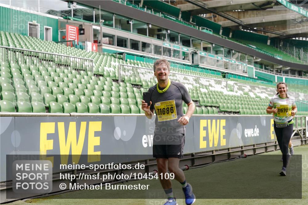 13.09.2026 - 21. swb-Marathon Bremen Michael Burmester http://msf.ph/oto/10454109 13.09.2026 10:32:15 Laufen im Stadion 10067, 10141, 10146, 10203, 10222, 10226, 10227, 10243, 10246, 10249, 10255, 10256, 10284, 10300, 10322, 10365, 10372, 10379, 10383, 10410, 10443, 10448, 10471, 10478, 10479, 10486, 10503, 10517, 10518, 10529, 10540, 10543, 10550, 10555, 10565, 10577, 10579, 10589, 10608, 10610, 10626, 10631, 10646, 10670, 10675, 10684, 10685, 10690, 10703, 10704, 10707, 10708, 10721, 10725, 10728, 10757, 10771, 10821, 10822, 10838, 11350, 11379 meine-sportfotos.de