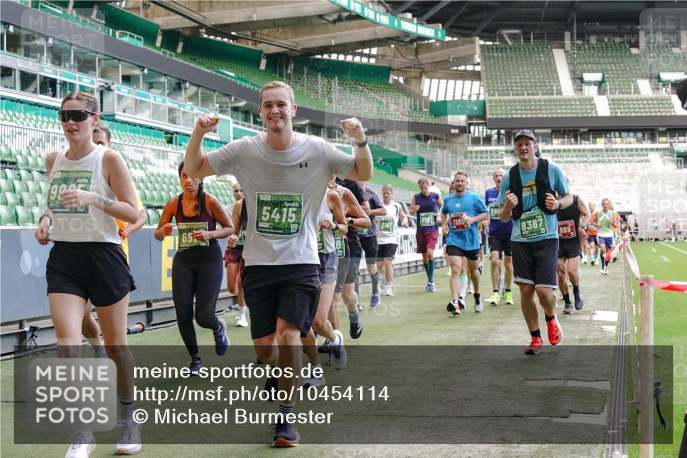 13.09.2026 - 21. swb-Marathon Bremen Michael Burmester http://msf.ph/oto/10454114 13.09.2026 13:10:32 Laufen im Stadion 164, 265, 373, 383, 391, 448, 532, 563, 581, 813, 869, 898, 984, 1072, 1180, 1738, 1855, 1867, 1894, 1967, 2202, 2208, 2232, 2243, 2268, 2284, 2299, 2330, 2333, 2339, 2342, 2432, 2441, 2443, 2471, 2525, 2530, 2531, 2553, 2573, 2589, 2594, 2654, 2669, 2682, 2714, 2717, 2784, 2785, 2819, 2836, 2920, 2931, 2932, 3026, 3032, 3063, 3086, 3089, 3122, 3159, 3174, 3207, 3208, 3291, 3316, 3327, 3333, 3352, 3370, 3398, 3409, 3410, 3437, 3470, 3549, 3707, 3769, 109 meine-sportfotos.de