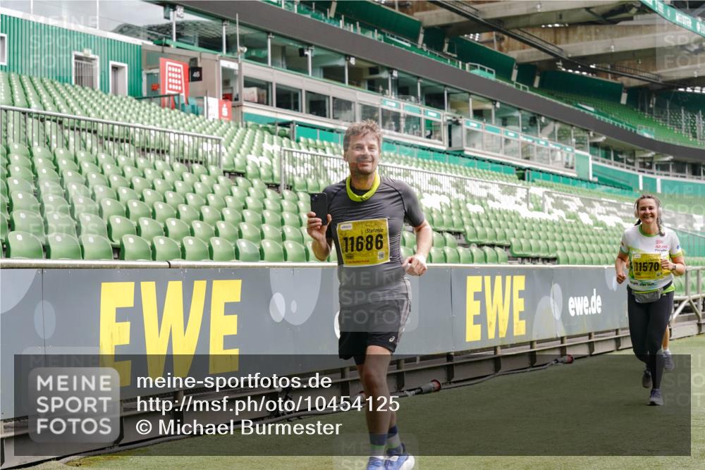 13.09.2026 - 21. swb-Marathon Bremen Michael Burmester http://msf.ph/oto/10454125 13.09.2026 10:32:15 Laufen im Stadion 10067, 10141, 10146, 10203, 10222, 10226, 10227, 10243, 10246, 10249, 10255, 10256, 10284, 10300, 10322, 10365, 10372, 10379, 10383, 10410, 10443, 10448, 10471, 10478, 10479, 10486, 10503, 10517, 10518, 10529, 10540, 10543, 10550, 10555, 10565, 10577, 10579, 10589, 10608, 10610, 10626, 10631, 10646, 10670, 10675, 10684, 10685, 10690, 10703, 10704, 10707, 10708, 10721, 10725, 10728, 10757, 10771, 10821, 10822, 10838, 11350, 11379 meine-sportfotos.de