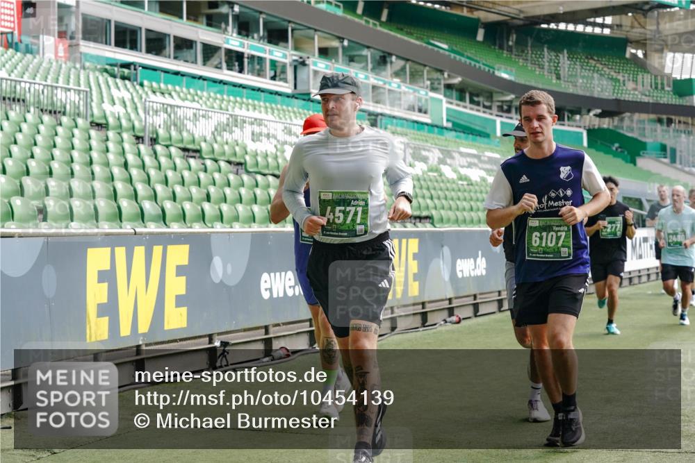 13.09.2026 - 21. swb-Marathon Bremen Michael Burmester http://msf.ph/oto/10454139 13.09.2026 12:51:56 Laufen im Stadion 107, 235, 335, 683, 734, 771, 792, 863, 1033, 1043, 1125, 1146, 1162, 1232, 1252, 1297, 1455, 1492, 1510, 1542, 1613, 1646, 1955, 1970, 1998, 2007, 2008, 2043, 2203, 2295, 2442, 2444, 2447, 2480, 2498, 2759, 2767, 2847, 3085, 3149, 3336, 3440, 3448, 3484, 3566, 3703, 3808, 3830, 3899, 3959, 3988, 4023, 4165, 4283, 4368, 4429, 4473, 4475, 4559, 4571, 4573, 4582, 4727, 4781, 4782, 4888, 4895, 5066, 5079, 5152, 5155, 5168, 5379, 5521, 5532, 5627, 5696, 6274, 6471, 8033, 8798 meine-sportfotos.de