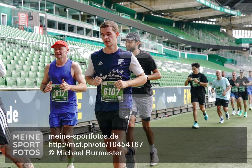 13.09.2026 - 21. swb-Marathon Bremen Michael Burmester http://msf.ph/oto/10454167 13.09.2026 12:51:57 Laufen im Stadion 107, 235, 335, 683, 734, 771, 792, 863, 1033, 1043, 1125, 1146, 1162, 1232, 1252, 1297, 1455, 1492, 1510, 1542, 1613, 1646, 1955, 1970, 2007, 2008, 2043, 2203, 2295, 2442, 2444, 2447, 2480, 2498, 2759, 2767, 2847, 3085, 3149, 3336, 3440, 3448, 3484, 3566, 3703, 3808, 3830, 3899, 3959, 3988, 4023, 4165, 4283, 4368, 4429, 4473, 4475, 4559, 4571, 4573, 4582, 4727, 4781, 4782, 4888, 4895, 5066, 5079, 5152, 5155, 5168, 5379, 5521, 5532, 5627, 5696, 6274, 6471, 8033, 8798 meine-sportfotos.de