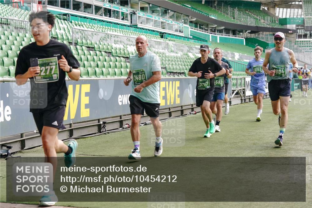 13.09.2026 - 21. swb-Marathon Bremen Michael Burmester http://msf.ph/oto/10454212 13.09.2026 12:51:59 Laufen im Stadion 107, 235, 335, 683, 734, 771, 792, 863, 1033, 1043, 1125, 1146, 1162, 1232, 1252, 1297, 1455, 1492, 1510, 1542, 1613, 1646, 1955, 1970, 2007, 2008, 2043, 2203, 2295, 2442, 2444, 2447, 2480, 2498, 2759, 2767, 2847, 3085, 3149, 3336, 3440, 3448, 3484, 3566, 3703, 3808, 3830, 3899, 3959, 3988, 4023, 4165, 4283, 4368, 4429, 4473, 4475, 4559, 4571, 4573, 4582, 4605, 4727, 4781, 4782, 4888, 4895, 5066, 5079, 5152, 5155, 5168, 5379, 5521, 5532, 5627, 5696, 6274, 6471, 8033, 8798 meine-sportfotos.de