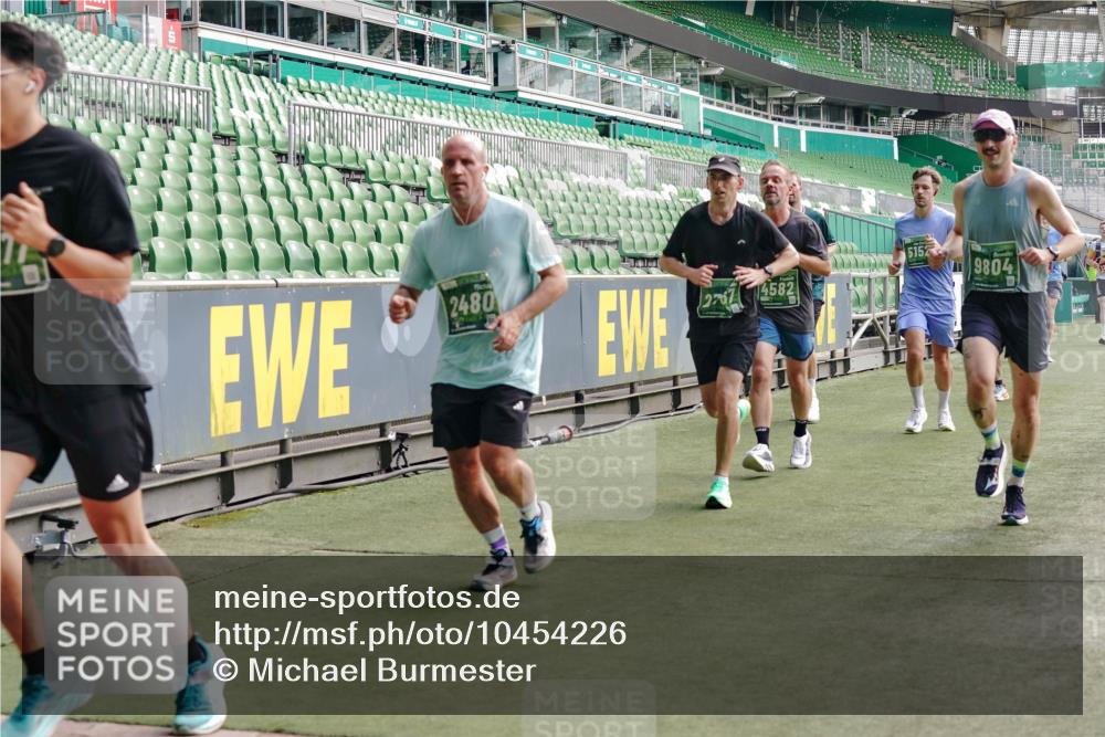 13.09.2026 - 21. swb-Marathon Bremen Michael Burmester http://msf.ph/oto/10454226 13.09.2026 12:51:59 Laufen im Stadion 107, 235, 335, 683, 734, 771, 792, 863, 1033, 1043, 1125, 1146, 1162, 1232, 1252, 1297, 1455, 1492, 1510, 1542, 1613, 1646, 1955, 1970, 2007, 2008, 2043, 2203, 2295, 2442, 2444, 2447, 2480, 2498, 2759, 2767, 2847, 3085, 3149, 3336, 3440, 3448, 3484, 3566, 3703, 3808, 3830, 3899, 3959, 3988, 4023, 4165, 4283, 4368, 4429, 4473, 4475, 4559, 4571, 4573, 4582, 4605, 4727, 4781, 4782, 4888, 4895, 5066, 5079, 5152, 5155, 5168, 5379, 5521, 5532, 5627, 5696, 6274, 6471, 8033, 8798 meine-sportfotos.de