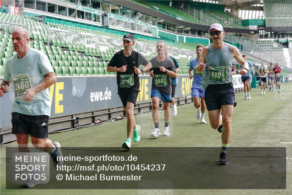 13.09.2026 - 21. swb-Marathon Bremen Michael Burmester http://msf.ph/oto/10454237 13.09.2026 12:52:00 Laufen im Stadion 107, 235, 335, 683, 734, 771, 792, 863, 1033, 1043, 1125, 1146, 1162, 1232, 1252, 1297, 1455, 1492, 1510, 1542, 1613, 1646, 1955, 1970, 2007, 2008, 2043, 2203, 2295, 2442, 2444, 2447, 2480, 2498, 2759, 2767, 2847, 3085, 3149, 3336, 3440, 3448, 3484, 3566, 3703, 3808, 3830, 3899, 3959, 3988, 4023, 4165, 4283, 4368, 4429, 4473, 4475, 4559, 4571, 4573, 4582, 4605, 4727, 4781, 4782, 4888, 4895, 5066, 5079, 5152, 5155, 5168, 5379, 5521, 5532, 5627, 5696, 6274, 6471, 8033, 8798 meine-sportfotos.de