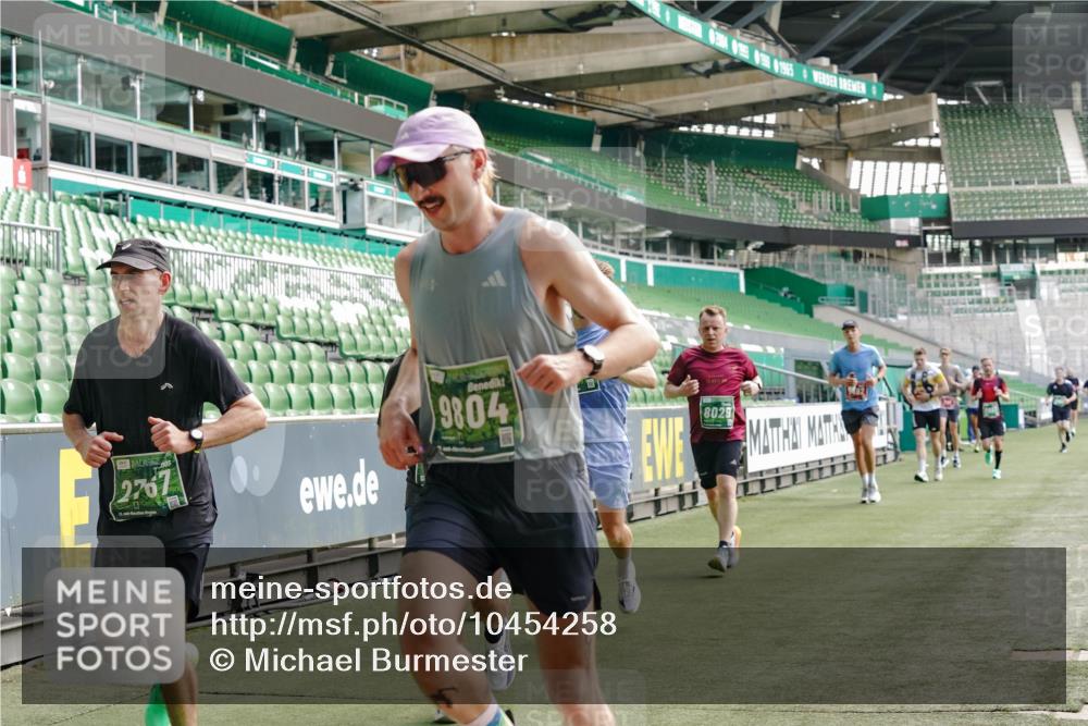 13.09.2026 - 21. swb-Marathon Bremen Michael Burmester http://msf.ph/oto/10454258 13.09.2026 12:52:01 Laufen im Stadion 107, 235, 335, 683, 734, 771, 792, 863, 1033, 1043, 1125, 1146, 1162, 1232, 1252, 1297, 1455, 1492, 1510, 1542, 1613, 1646, 1955, 1970, 2007, 2008, 2043, 2203, 2295, 2442, 2444, 2447, 2480, 2498, 2759, 2767, 2847, 3085, 3149, 3336, 3440, 3448, 3484, 3566, 3703, 3808, 3830, 3899, 3959, 3988, 4023, 4165, 4283, 4368, 4429, 4473, 4475, 4559, 4571, 4573, 4582, 4605, 4727, 4781, 4782, 4888, 4895, 5066, 5079, 5152, 5155, 5168, 5379, 5521, 5532, 5627, 5696, 6274, 6471, 8033, 8798 meine-sportfotos.de