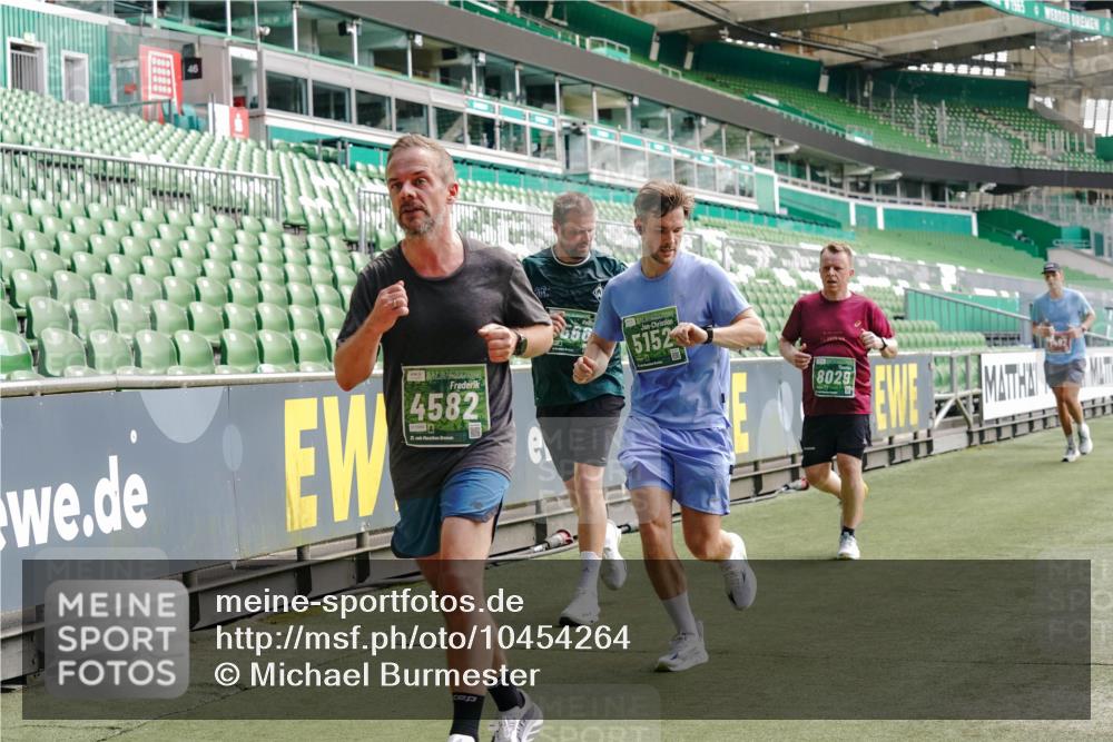 13.09.2026 - 21. swb-Marathon Bremen Michael Burmester http://msf.ph/oto/10454264 13.09.2026 12:52:02 Laufen im Stadion 107, 235, 335, 683, 734, 771, 792, 863, 1033, 1043, 1125, 1146, 1162, 1232, 1252, 1297, 1455, 1492, 1510, 1542, 1613, 1646, 1955, 1970, 2007, 2008, 2043, 2203, 2295, 2442, 2444, 2447, 2480, 2498, 2759, 2767, 2847, 3085, 3149, 3336, 3440, 3448, 3484, 3566, 3703, 3808, 3830, 3899, 3959, 3988, 4023, 4165, 4283, 4368, 4429, 4473, 4475, 4559, 4571, 4573, 4582, 4605, 4727, 4781, 4782, 4895, 5066, 5079, 5152, 5155, 5168, 5379, 5521, 5532, 5627, 5696, 6274, 6471, 8033, 8798 meine-sportfotos.de