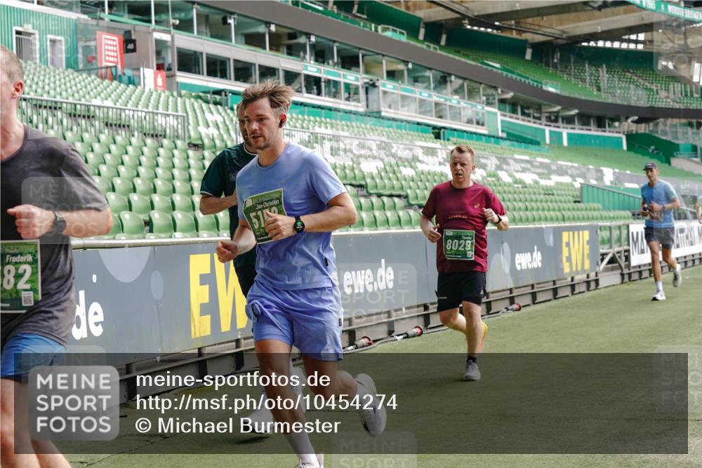 13.09.2026 - 21. swb-Marathon Bremen Michael Burmester http://msf.ph/oto/10454274 13.09.2026 12:52:02 Laufen im Stadion 107, 235, 335, 683, 734, 771, 792, 863, 1033, 1043, 1125, 1146, 1162, 1232, 1252, 1297, 1455, 1492, 1510, 1542, 1613, 1646, 1955, 1970, 2007, 2008, 2043, 2203, 2295, 2442, 2444, 2447, 2480, 2498, 2759, 2767, 2847, 3085, 3149, 3336, 3440, 3448, 3484, 3566, 3703, 3808, 3830, 3899, 3959, 3988, 4023, 4165, 4283, 4368, 4429, 4473, 4475, 4559, 4571, 4573, 4582, 4605, 4727, 4781, 4782, 4895, 5066, 5079, 5152, 5155, 5168, 5379, 5521, 5532, 5627, 5696, 6274, 6471, 8033, 8798 meine-sportfotos.de