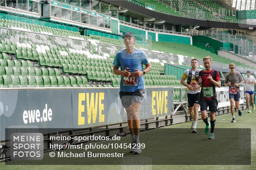 13.09.2026 - 21. swb-Marathon Bremen Michael Burmester http://msf.ph/oto/10454299 13.09.2026 12:52:05 Laufen im Stadion 107, 235, 335, 683, 734, 771, 792, 863, 1033, 1043, 1125, 1146, 1162, 1232, 1252, 1297, 1455, 1492, 1510, 1542, 1613, 1646, 1955, 1970, 2007, 2008, 2043, 2203, 2295, 2442, 2444, 2447, 2480, 2498, 2759, 2767, 2847, 3085, 3149, 3236, 3336, 3440, 3448, 3484, 3566, 3703, 3808, 3830, 3899, 3959, 3988, 4023, 4165, 4283, 4368, 4429, 4473, 4475, 4559, 4571, 4573, 4582, 4605, 4727, 4781, 4782, 4895, 5066, 5079, 5152, 5155, 5168, 5379, 5521, 5532, 5696, 6274, 8033, 8798 meine-sportfotos.de