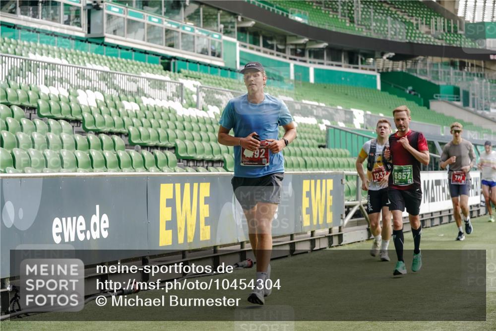13.09.2026 - 21. swb-Marathon Bremen Michael Burmester http://msf.ph/oto/10454304 13.09.2026 12:52:05 Laufen im Stadion 107, 235, 335, 683, 734, 771, 792, 863, 1033, 1043, 1125, 1146, 1162, 1232, 1252, 1297, 1455, 1492, 1510, 1542, 1613, 1646, 1955, 1970, 2007, 2008, 2043, 2203, 2295, 2442, 2444, 2447, 2480, 2498, 2759, 2767, 2847, 3085, 3149, 3236, 3336, 3440, 3448, 3484, 3566, 3703, 3808, 3830, 3899, 3959, 3988, 4023, 4165, 4283, 4368, 4429, 4473, 4475, 4559, 4571, 4573, 4582, 4605, 4727, 4781, 4782, 4895, 5066, 5079, 5152, 5155, 5168, 5379, 5521, 5532, 5696, 6274, 8033, 8798 meine-sportfotos.de