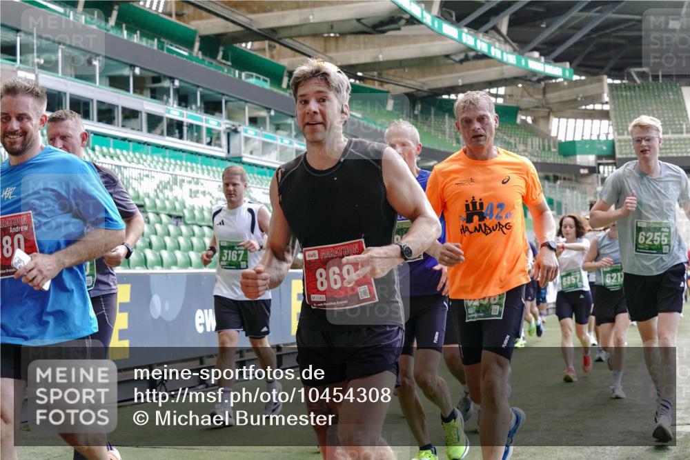 13.09.2026 - 21. swb-Marathon Bremen Michael Burmester http://msf.ph/oto/10454308 13.09.2026 13:10:37 Laufen im Stadion 164, 265, 373, 383, 391, 448, 532, 563, 581, 813, 869, 898, 984, 1072, 1180, 1738, 1855, 1867, 1894, 1967, 2202, 2208, 2232, 2268, 2284, 2299, 2330, 2333, 2339, 2342, 2432, 2443, 2471, 2525, 2530, 2531, 2553, 2573, 2589, 2594, 2654, 2669, 2682, 2714, 2717, 2784, 2785, 2819, 2836, 2920, 2931, 2932, 3026, 3032, 3063, 3086, 3089, 3122, 3159, 3174, 3207, 3208, 3291, 3316, 3333, 3352, 3370, 3398, 3409, 3410, 3437, 3470, 3549, 3707, 3769, 109 meine-sportfotos.de