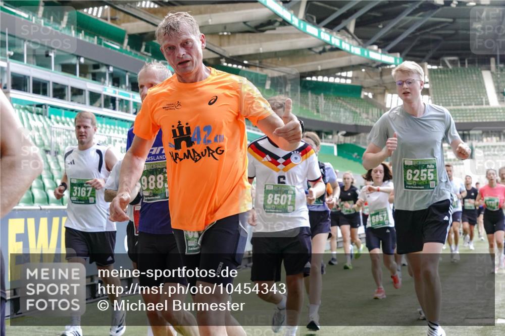 13.09.2026 - 21. swb-Marathon Bremen Michael Burmester http://msf.ph/oto/10454343 13.09.2026 13:10:38 Laufen im Stadion 164, 265, 373, 383, 391, 448, 532, 563, 581, 813, 869, 898, 984, 1072, 1180, 1738, 1855, 1867, 1894, 1952, 1967, 2202, 2208, 2232, 2268, 2284, 2299, 2330, 2333, 2339, 2342, 2432, 2443, 2471, 2525, 2530, 2531, 2553, 2573, 2589, 2594, 2654, 2669, 2682, 2714, 2717, 2784, 2785, 2819, 2836, 2920, 2931, 2932, 3026, 3032, 3063, 3086, 3089, 3122, 3159, 3174, 3207, 3208, 3291, 3316, 3333, 3352, 3370, 3398, 3409, 3410, 3437, 3470, 3549, 3707, 3769, 109 meine-sportfotos.de