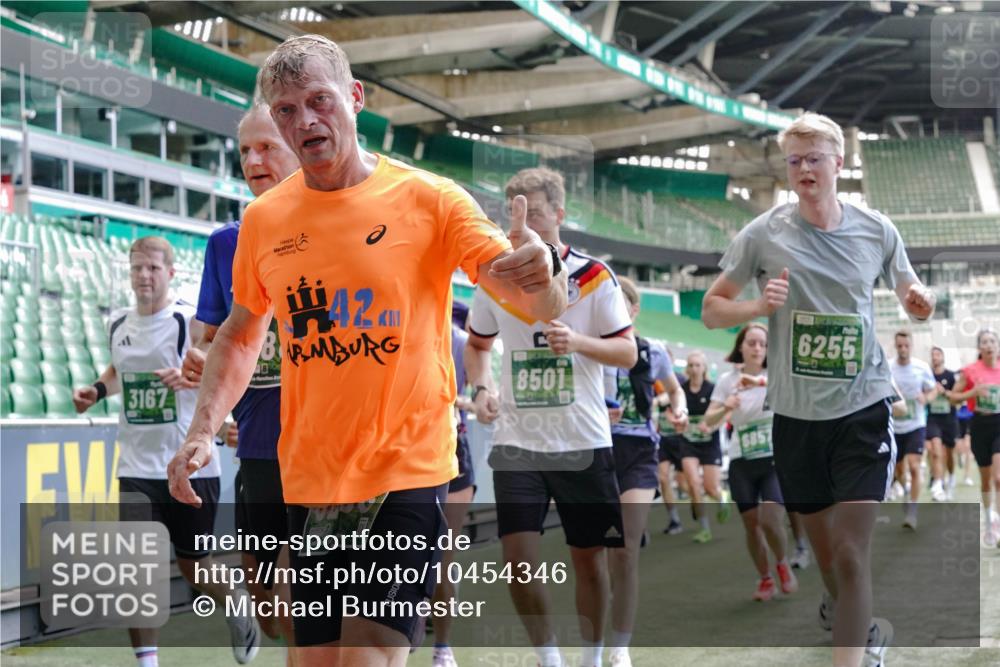 13.09.2026 - 21. swb-Marathon Bremen Michael Burmester http://msf.ph/oto/10454346 13.09.2026 13:10:38 Laufen im Stadion 164, 265, 373, 383, 391, 448, 532, 563, 581, 813, 869, 898, 984, 1072, 1180, 1738, 1855, 1867, 1894, 1952, 1967, 2202, 2208, 2232, 2268, 2284, 2299, 2330, 2333, 2339, 2342, 2432, 2443, 2471, 2525, 2530, 2531, 2553, 2573, 2589, 2594, 2654, 2669, 2682, 2714, 2717, 2784, 2785, 2819, 2836, 2920, 2931, 2932, 3026, 3032, 3063, 3086, 3089, 3122, 3159, 3174, 3207, 3208, 3291, 3316, 3333, 3352, 3370, 3398, 3409, 3410, 3437, 3470, 3549, 3707, 3769, 109 meine-sportfotos.de