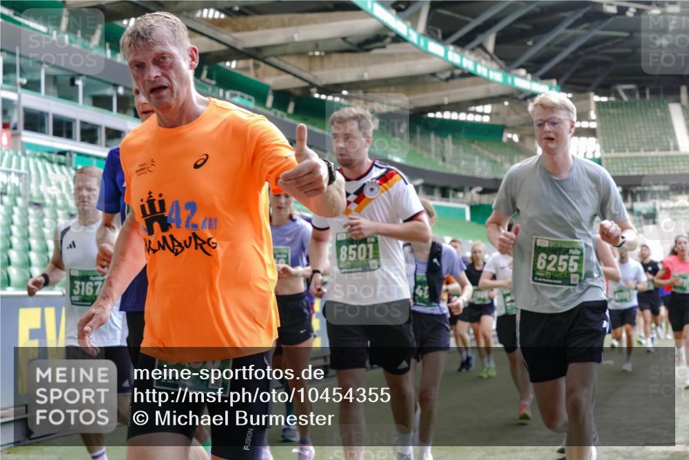 13.09.2026 - 21. swb-Marathon Bremen Michael Burmester http://msf.ph/oto/10454355 13.09.2026 13:10:38 Laufen im Stadion 164, 265, 373, 383, 391, 448, 532, 563, 581, 813, 869, 898, 984, 1072, 1180, 1738, 1855, 1867, 1894, 1952, 1967, 2202, 2208, 2232, 2268, 2284, 2299, 2330, 2333, 2339, 2342, 2432, 2443, 2471, 2525, 2530, 2531, 2553, 2573, 2589, 2594, 2654, 2669, 2682, 2714, 2717, 2784, 2785, 2819, 2836, 2920, 2931, 2932, 3026, 3032, 3063, 3086, 3089, 3122, 3159, 3174, 3207, 3208, 3291, 3316, 3333, 3352, 3370, 3398, 3409, 3410, 3437, 3470, 3549, 3707, 3769, 109 meine-sportfotos.de