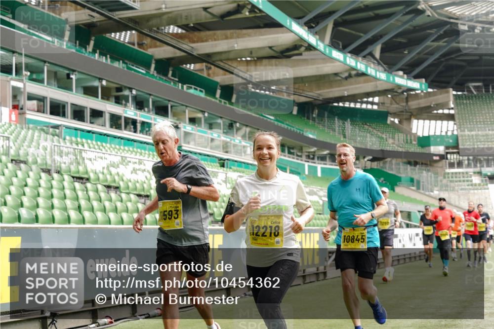 13.09.2026 - 21. swb-Marathon Bremen Michael Burmester http://msf.ph/oto/10454362 13.09.2026 10:32:24 Laufen im Stadion 10067, 10078, 10141, 10146, 10166, 10203, 10222, 10226, 10243, 10246, 10249, 10255, 10256, 10284, 10300, 10322, 10365, 10372, 10374, 10379, 10383, 10394, 10410, 10443, 10471, 10478, 10479, 10486, 10494, 10503, 10517, 10518, 10529, 10540, 10543, 10550, 10555, 10565, 10577, 10579, 10589, 10608, 10610, 10626, 10631, 10646, 10670, 10675, 10684, 10685, 10690, 10703, 10704, 10707, 10708, 10721, 10725, 10728, 10771, 10794, 11350, 11379 meine-sportfotos.de