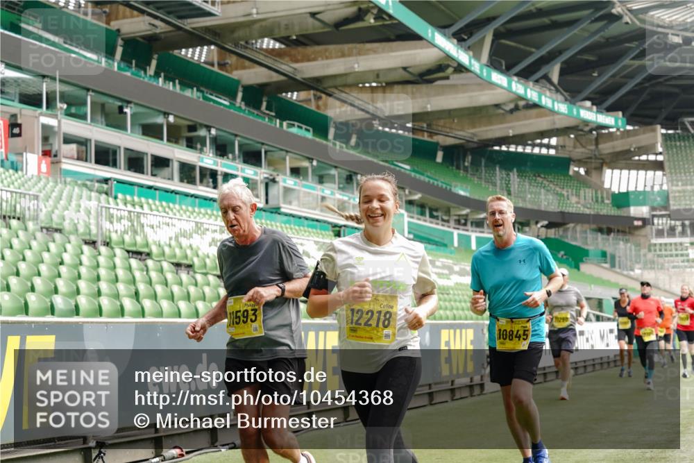 13.09.2026 - 21. swb-Marathon Bremen Michael Burmester http://msf.ph/oto/10454368 13.09.2026 10:32:24 Laufen im Stadion 10067, 10078, 10141, 10146, 10166, 10203, 10222, 10226, 10243, 10246, 10249, 10255, 10256, 10284, 10300, 10322, 10365, 10372, 10374, 10379, 10383, 10394, 10410, 10443, 10471, 10478, 10479, 10486, 10494, 10503, 10517, 10518, 10529, 10540, 10543, 10550, 10555, 10565, 10577, 10579, 10589, 10608, 10610, 10626, 10631, 10646, 10670, 10675, 10684, 10685, 10690, 10703, 10704, 10707, 10708, 10721, 10725, 10728, 10771, 10794, 11350, 11379 meine-sportfotos.de
