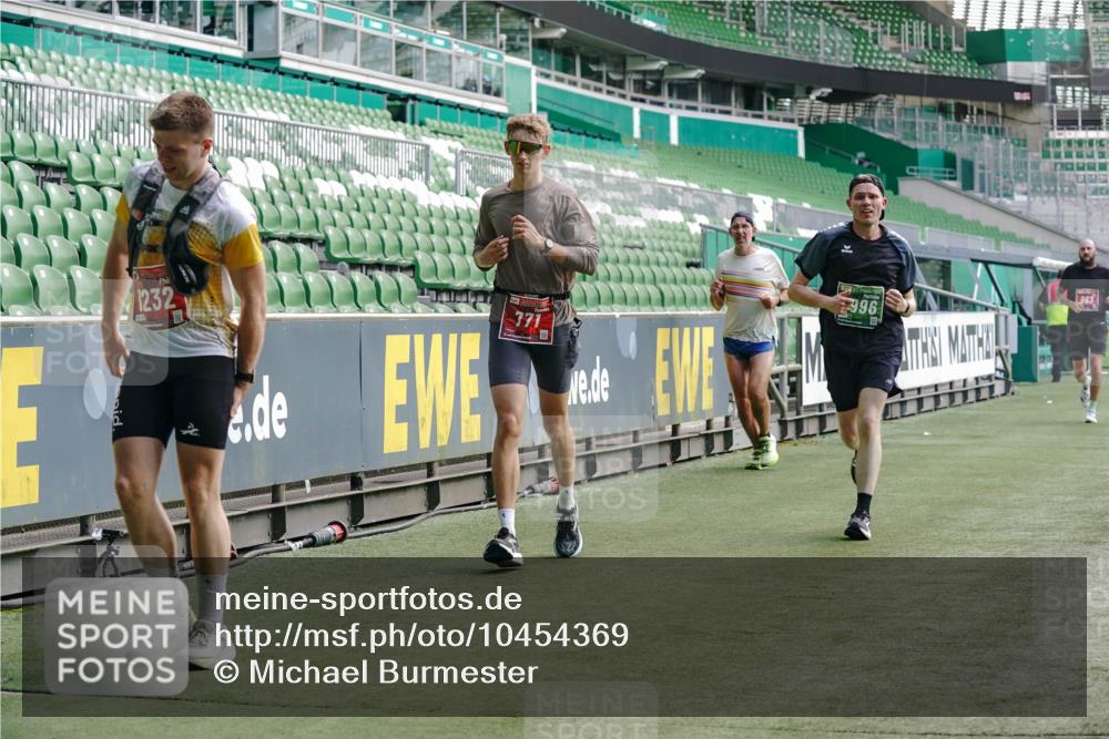 13.09.2026 - 21. swb-Marathon Bremen Michael Burmester http://msf.ph/oto/10454369 13.09.2026 12:52:10 Laufen im Stadion 107, 235, 335, 683, 734, 771, 792, 863, 1033, 1043, 1125, 1146, 1162, 1232, 1252, 1297, 1455, 1492, 1510, 1542, 1613, 1646, 1955, 1970, 2007, 2008, 2043, 2203, 2295, 2350, 2442, 2444, 2447, 2480, 2498, 2759, 2767, 2847, 3085, 3149, 3236, 3336, 3440, 3448, 3484, 3566, 3703, 3808, 3830, 3899, 3959, 3988, 4023, 4165, 4283, 4429, 4473, 4475, 4559, 4571, 4573, 4582, 4605, 4727, 4781, 4782, 4895, 5066, 5079, 5152, 5168, 5379, 5521, 5696, 6274, 8033, 8798 meine-sportfotos.de