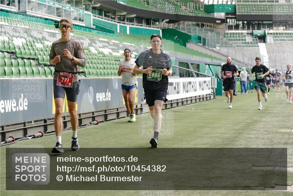 13.09.2026 - 21. swb-Marathon Bremen Michael Burmester http://msf.ph/oto/10454382 13.09.2026 12:52:11 Laufen im Stadion 102, 107, 235, 335, 683, 734, 771, 792, 863, 1033, 1043, 1125, 1146, 1162, 1232, 1252, 1297, 1455, 1492, 1510, 1542, 1613, 1646, 1955, 1970, 2007, 2008, 2043, 2203, 2295, 2350, 2442, 2444, 2447, 2480, 2498, 2759, 2767, 2847, 3085, 3149, 3236, 3336, 3440, 3448, 3484, 3566, 3703, 3808, 3830, 3899, 3959, 3988, 4023, 4165, 4283, 4429, 4473, 4475, 4559, 4571, 4573, 4582, 4605, 4727, 4781, 4782, 4895, 5066, 5079, 5152, 5168, 5379, 5521, 5696, 6274, 8033, 8798 meine-sportfotos.de