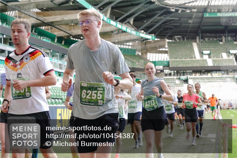 13.09.2026 - 21. swb-Marathon Bremen Michael Burmester http://msf.ph/oto/10454387 13.09.2026 13:10:39 Laufen im Stadion 164, 265, 373, 383, 391, 448, 532, 563, 581, 869, 898, 984, 1072, 1180, 1738, 1855, 1867, 1894, 1952, 1967, 2202, 2232, 2268, 2284, 2299, 2330, 2333, 2339, 2342, 2432, 2443, 2471, 2525, 2530, 2531, 2553, 2573, 2589, 2594, 2654, 2669, 2682, 2714, 2717, 2784, 2785, 2819, 2836, 2920, 2931, 2932, 3026, 3032, 3063, 3086, 3089, 3122, 3159, 3174, 3207, 3208, 3291, 3316, 3333, 3352, 3370, 3398, 3409, 3410, 3437, 3470, 3549, 3707, 3769, 109 meine-sportfotos.de