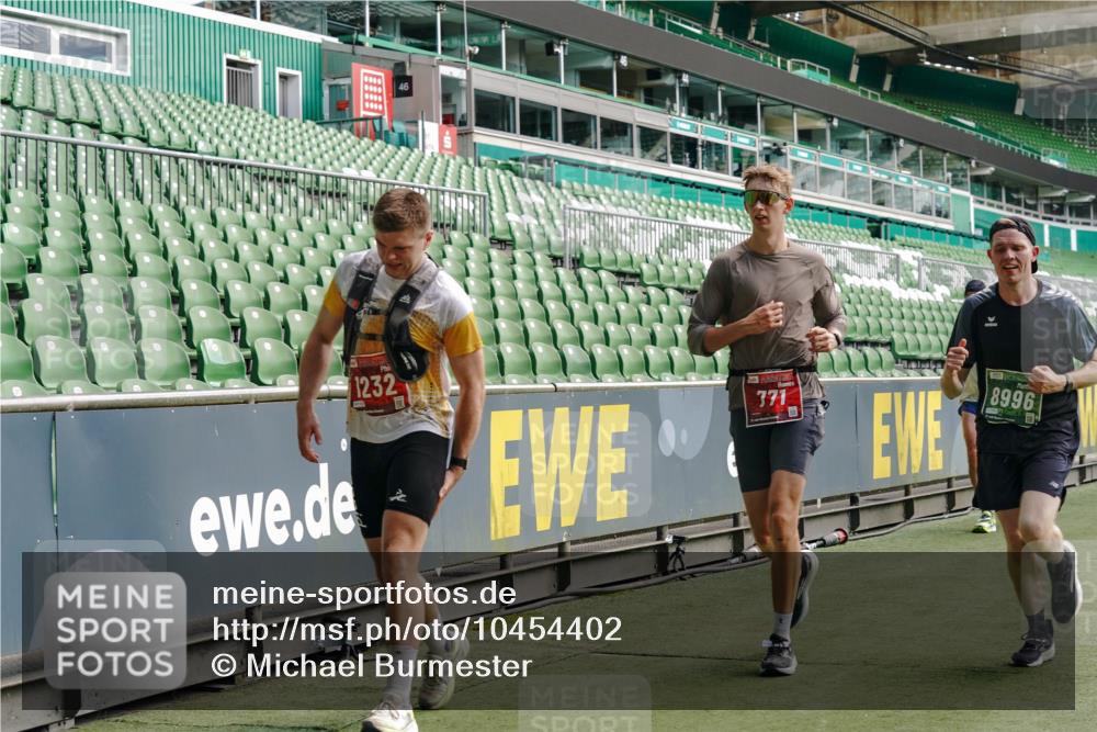 13.09.2026 - 21. swb-Marathon Bremen Michael Burmester http://msf.ph/oto/10454402 13.09.2026 12:52:12 Laufen im Stadion 102, 107, 235, 335, 683, 734, 771, 792, 863, 1033, 1043, 1125, 1146, 1162, 1232, 1252, 1297, 1455, 1492, 1510, 1542, 1613, 1646, 1955, 1970, 2007, 2008, 2043, 2203, 2295, 2350, 2442, 2444, 2447, 2480, 2498, 2759, 2767, 2847, 3085, 3149, 3236, 3336, 3440, 3448, 3484, 3566, 3703, 3808, 3830, 3899, 3959, 3988, 4023, 4165, 4283, 4429, 4473, 4475, 4559, 4571, 4573, 4582, 4605, 4727, 4781, 4782, 4895, 5079, 5152, 5168, 5379, 5521, 5696, 6274, 8033, 8798 meine-sportfotos.de