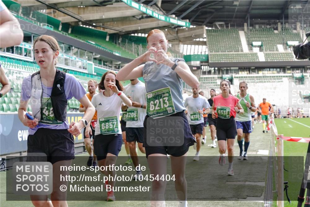 13.09.2026 - 21. swb-Marathon Bremen Michael Burmester http://msf.ph/oto/10454404 13.09.2026 13:10:39 Laufen im Stadion 164, 265, 373, 383, 391, 448, 532, 563, 581, 869, 898, 984, 1072, 1180, 1738, 1855, 1867, 1894, 1952, 1967, 2202, 2232, 2268, 2284, 2299, 2330, 2333, 2339, 2342, 2432, 2443, 2471, 2525, 2530, 2531, 2553, 2573, 2589, 2594, 2654, 2669, 2682, 2714, 2717, 2784, 2785, 2819, 2836, 2920, 2931, 2932, 3026, 3032, 3063, 3086, 3089, 3122, 3159, 3174, 3207, 3208, 3291, 3316, 3333, 3352, 3370, 3398, 3409, 3410, 3437, 3470, 3549, 3707, 3769, 109 meine-sportfotos.de
