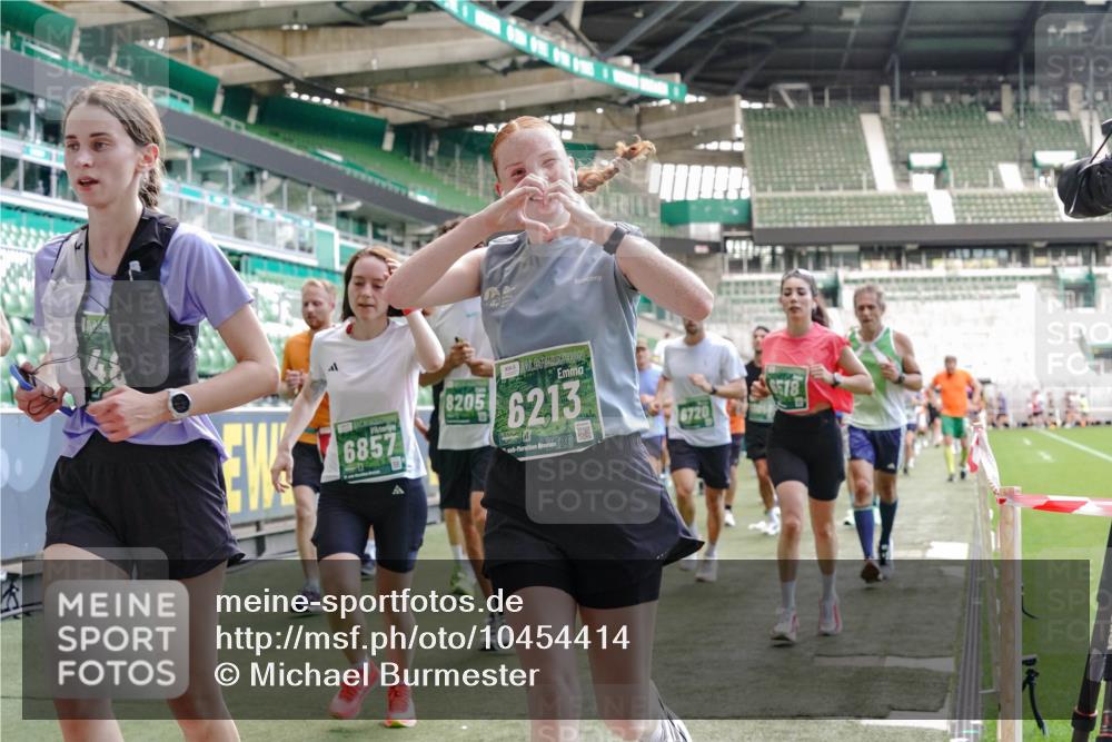 13.09.2026 - 21. swb-Marathon Bremen Michael Burmester http://msf.ph/oto/10454414 13.09.2026 13:10:39 Laufen im Stadion 164, 265, 373, 383, 391, 448, 532, 563, 581, 869, 898, 984, 1072, 1180, 1738, 1855, 1867, 1894, 1952, 1967, 2202, 2232, 2268, 2284, 2299, 2330, 2333, 2339, 2342, 2432, 2443, 2471, 2525, 2530, 2531, 2553, 2573, 2589, 2594, 2654, 2669, 2682, 2714, 2717, 2784, 2785, 2819, 2836, 2920, 2931, 2932, 3026, 3032, 3063, 3086, 3089, 3122, 3159, 3174, 3207, 3208, 3291, 3316, 3333, 3352, 3370, 3398, 3409, 3410, 3437, 3470, 3549, 3707, 3769, 109 meine-sportfotos.de