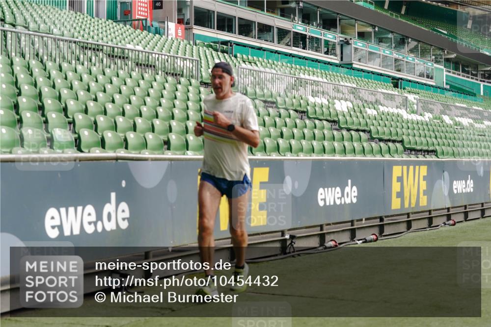 13.09.2026 - 21. swb-Marathon Bremen Michael Burmester http://msf.ph/oto/10454432 13.09.2026 12:52:15 Laufen im Stadion 102, 107, 235, 335, 683, 734, 771, 792, 863, 1033, 1043, 1125, 1146, 1162, 1232, 1252, 1297, 1455, 1492, 1510, 1528, 1542, 1613, 1646, 1955, 1970, 2007, 2008, 2043, 2203, 2350, 2442, 2447, 2480, 2498, 2759, 2767, 2847, 3085, 3149, 3236, 3336, 3362, 3440, 3448, 3484, 3566, 3703, 3830, 3899, 3959, 3988, 4165, 4283, 4429, 4473, 4475, 4571, 4573, 4582, 4605, 4727, 4781, 4782, 4895, 5079, 5152, 5168, 5379, 5521, 5696, 6274, 8033, 8798 meine-sportfotos.de