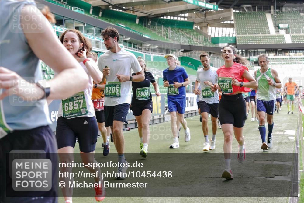 13.09.2026 - 21. swb-Marathon Bremen Michael Burmester http://msf.ph/oto/10454438 13.09.2026 13:10:40 Laufen im Stadion 164, 265, 373, 383, 391, 448, 532, 563, 581, 869, 898, 984, 1180, 1738, 1855, 1867, 1894, 1952, 1967, 2202, 2232, 2268, 2284, 2299, 2330, 2333, 2339, 2342, 2432, 2443, 2471, 2525, 2530, 2531, 2553, 2573, 2589, 2594, 2654, 2669, 2682, 2714, 2717, 2784, 2785, 2819, 2836, 2920, 2931, 2932, 3026, 3032, 3063, 3086, 3089, 3122, 3159, 3174, 3207, 3208, 3291, 3316, 3333, 3352, 3370, 3398, 3409, 3410, 3437, 3470, 3549, 3707, 3769, 109 meine-sportfotos.de